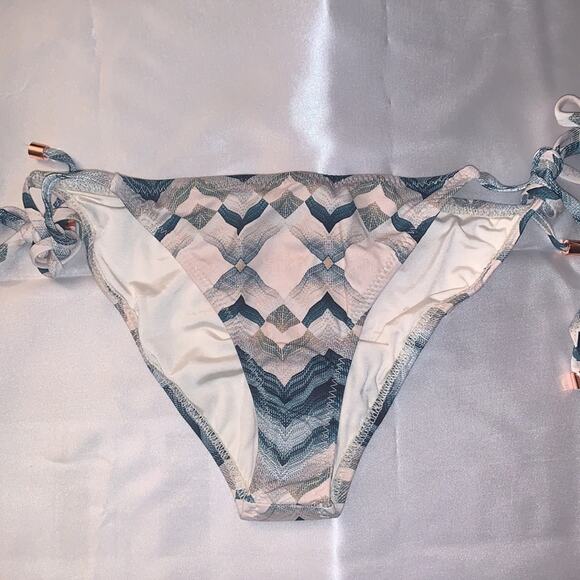 EBERJEY Varadero Eva Bikini Bottoms. Small - Picture 6 of 9